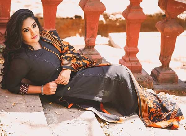 மக்களுடன் தொடர்பில்