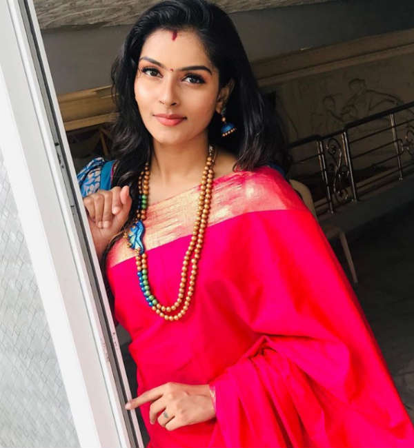  அழகிய தமிழ் மகள்