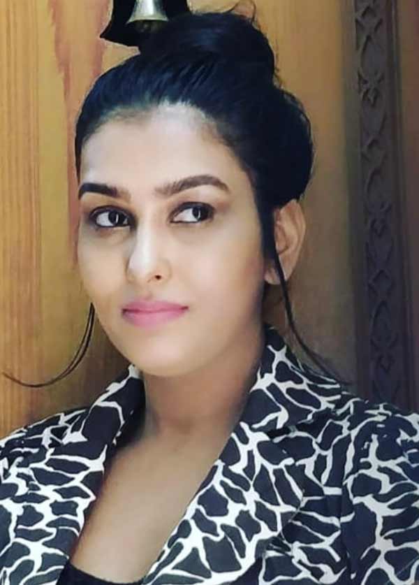 புன்னகை மட்டும் சிந்துவேன் புன்னகை மட்டும் சிந்துவேன்