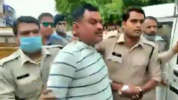 அரசியல் தொடர்பு 