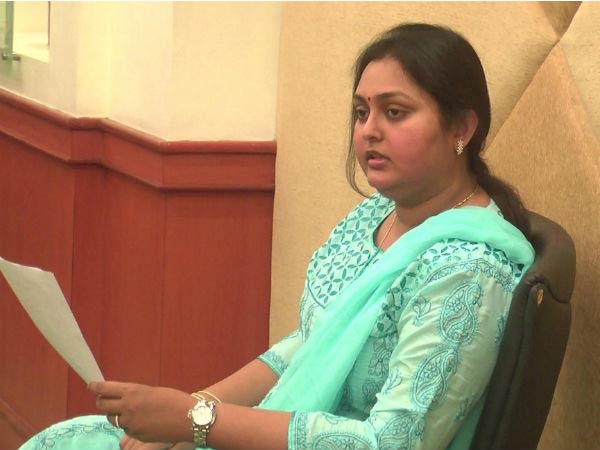 actress vindhya criticize dmk president mk stalin 