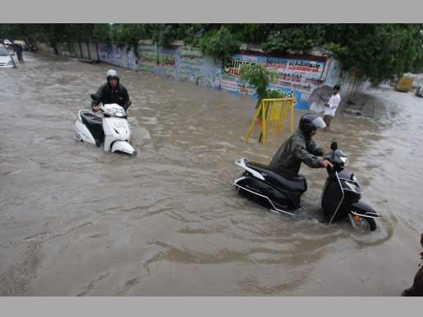 வெள்ளம் சென்னையை 