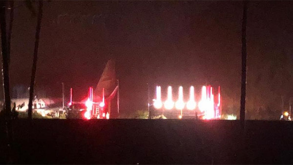 ஓடுதளத்தை தாண்டி ஓடியது 