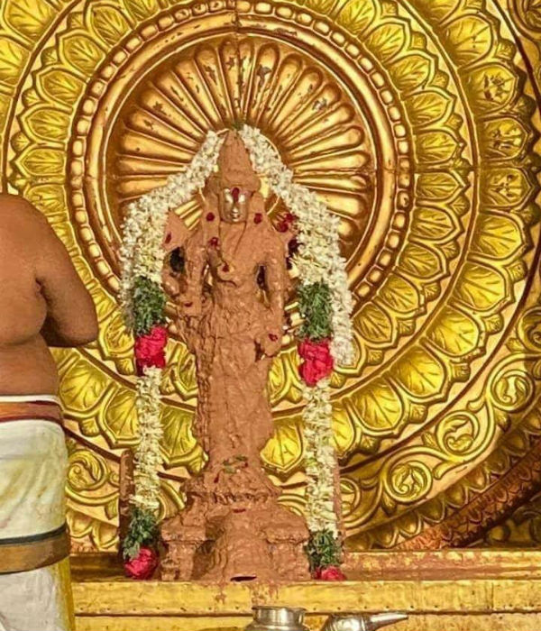 Alagar koil Aadi brahmorchavam Kallagar on golden horse 