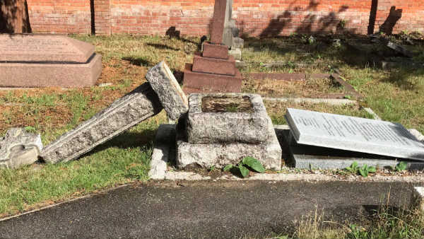 Gravestone of Pennycuick vandalised in London 