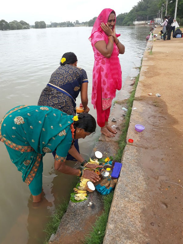 வீட்டில் ஆடிப்பெருக்கு கொண்டாட்டம் 