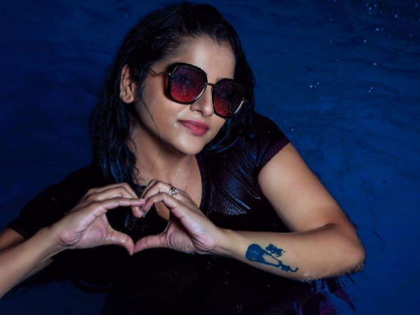  கையைப் பாருங்க