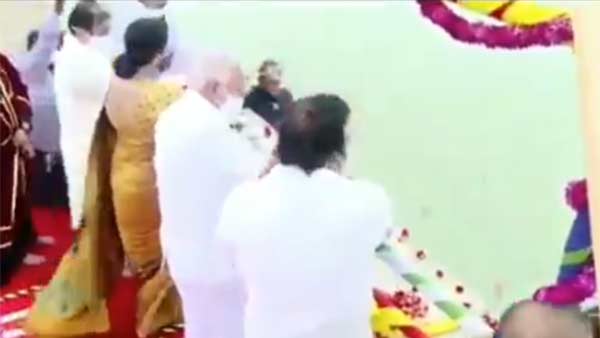 யார் வந்தனர் 