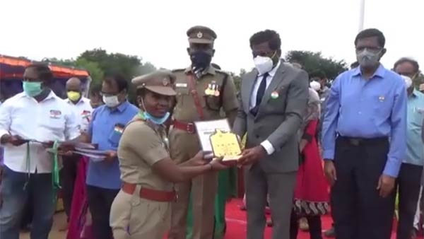 District Collector Kandasamy saluted Inspector of Police Allirani 