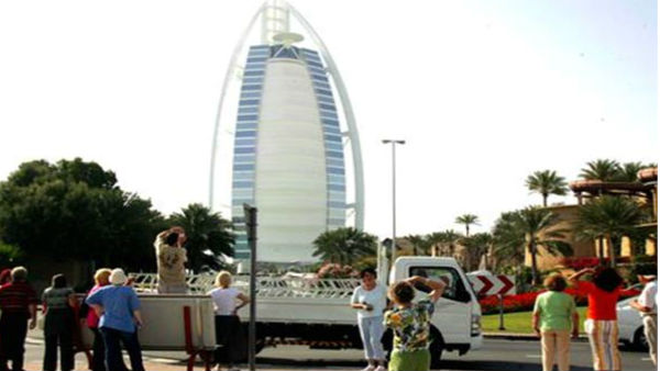 பலர் இருக்கிறார்கள் 