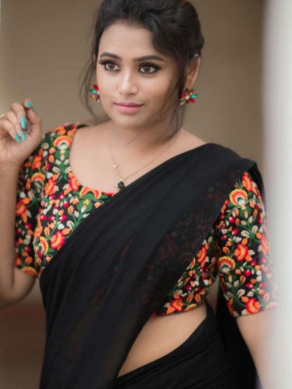  நிகழ்ச்சித் தொகுப்பாளர்