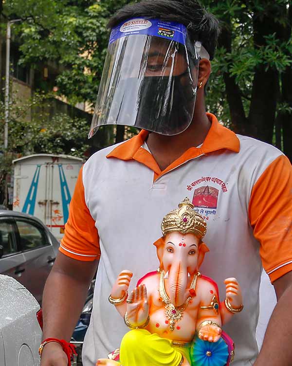 இறைச்சிக்கடைகளில் கூட்டம் 