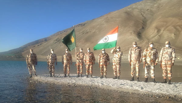 Indo-Tibetan Border Police (ITBP) jawans celebrate #IndependenceDay at an altitude of 16,000 feet in Ladakh 