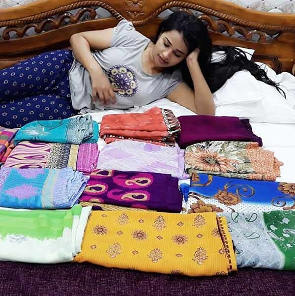 சேலை கட்டினால் தனி வாசம்தான்