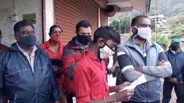 Tea Estate Labourers Pay tribute to Kerala Landslide Victims 