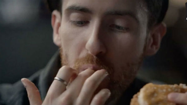 கைவிரலை சப்புவது 