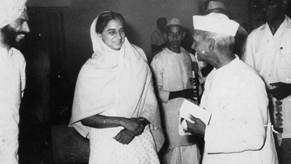 கடன் வாங்கி கார் 