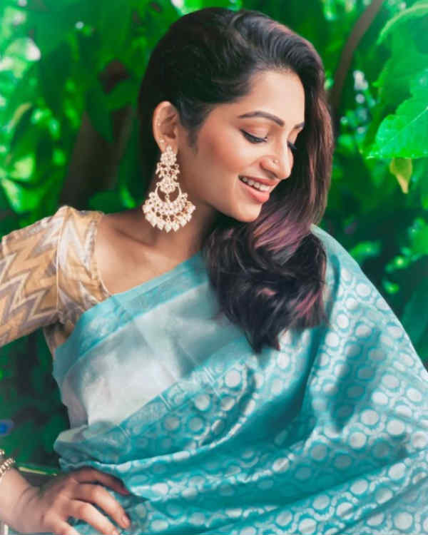  சினிமாவில் ஜொலிக்கவில்லை