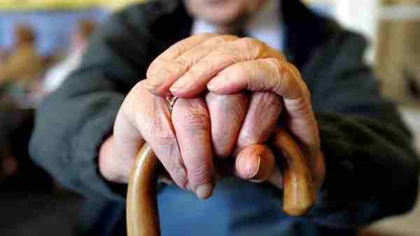 ஏழைகள் முதியவர்களுக்கு ஓய்வூதியம் 