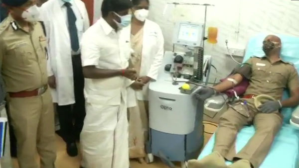 Tamil Nadu: Chennai Police donate blood plasma at Rajiv Gandhi General Hospital 
