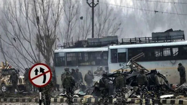 என்கவுண்ட்டரில் தீவிரவாதிகள் சுட்டுக் கொலை 