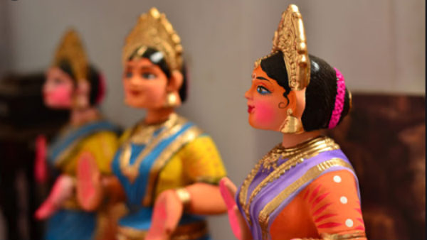 பொம்மைகள் எப்படி 