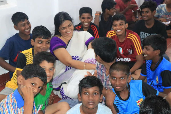 350-க்கும் மேற்பட்டோர் 