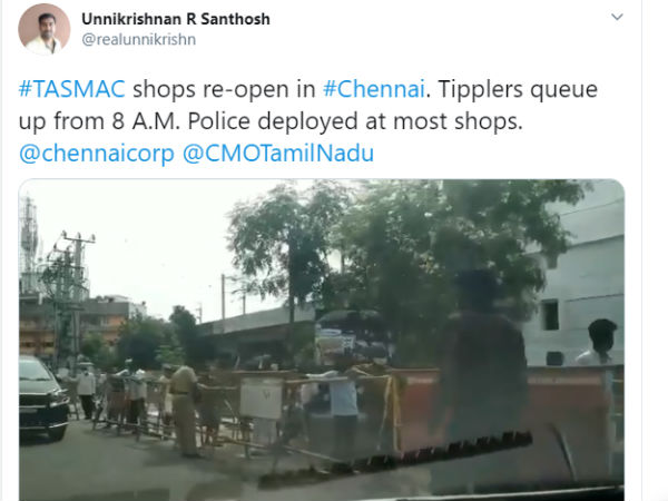 வரிசையில் நின்ற குடி மகன்கள் 