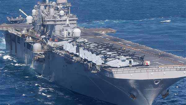 தென் சீனா கடற்பரப்பில் போர்க்கப்பல்கள் 