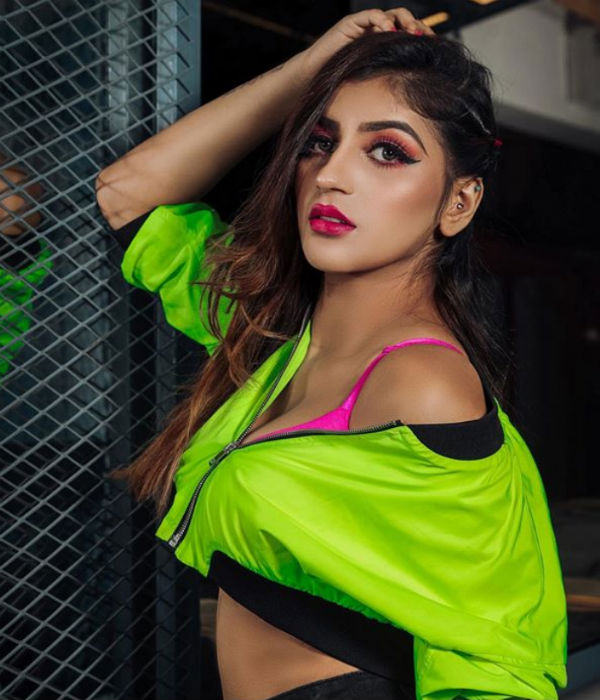  புகைப்படத்திலும் கவர்ச்சி