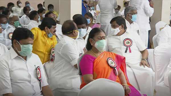 ஓபிஎஸ்க்கு எதிராக அமைச்சர்கள் இறுக்கம் 