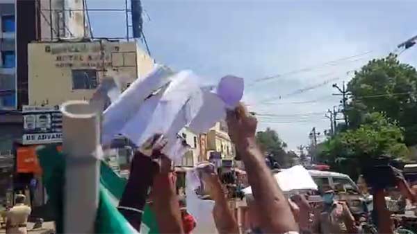 எஸ்டிபிஐ கட்சியினர் எஸ்டிபிஐ கட்சியினர்