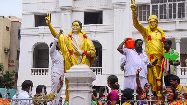 இரட்டை தலைமையால் சிக்கல் 
