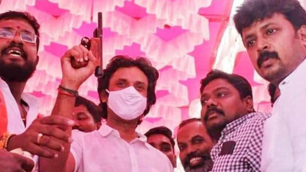 Gun with TN BJP Youth Wing leaders photo goes viral in social media Gun with TN BJP Youth Wing leaders photo goes viral in social media