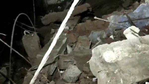5 dead as the 3 storey building collapses in Maharastra 