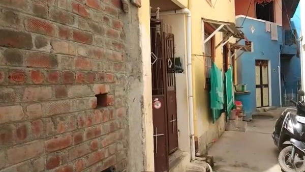 கணவன் கழுத்தில் பாய்ந்தது 