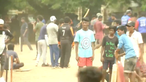 கூட்டமாக வந்தனர் 