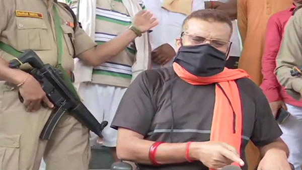  ஏழையின் மகன் நான்.. 