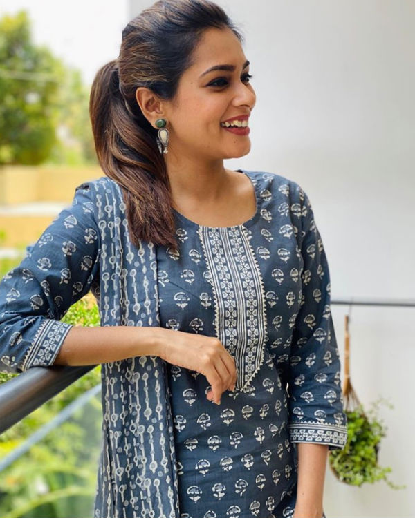 தொகுப்பாளர்