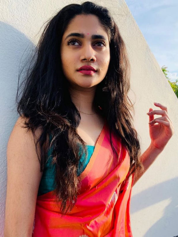  ஆறுதல் சொல்லும் ரசிகர்கள்