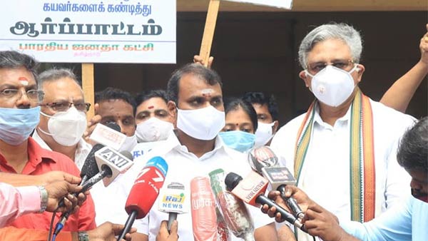  மூத்த தலைவர்கள்