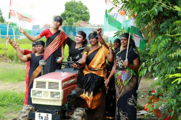 Tamil Nadu Mahila Congress follow North Indian style Protest 
