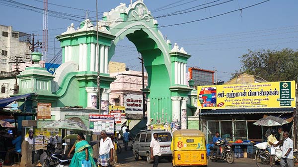 Minister Vellamandi Natarajan melted down to the merchants 