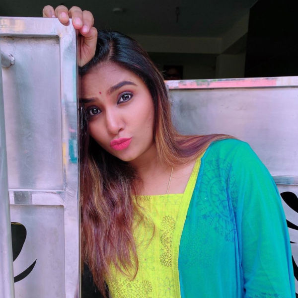 சும்மா இருக்க முடியலையே சும்மா இருக்க முடியலையே