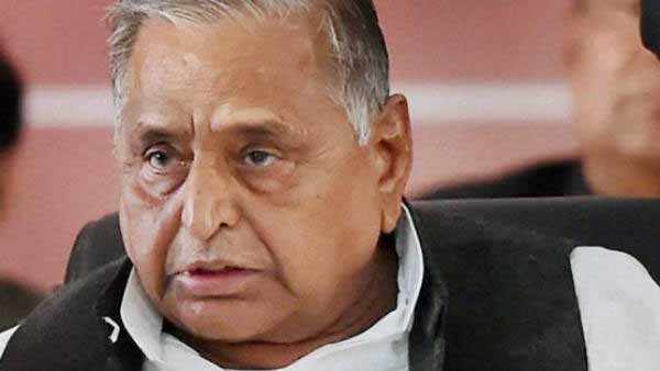 துப்பாக்கிச் சூடு நடத்திய முலாயம்சிங் துப்பாக்கிச் சூடு நடத்திய முலாயம்சிங்