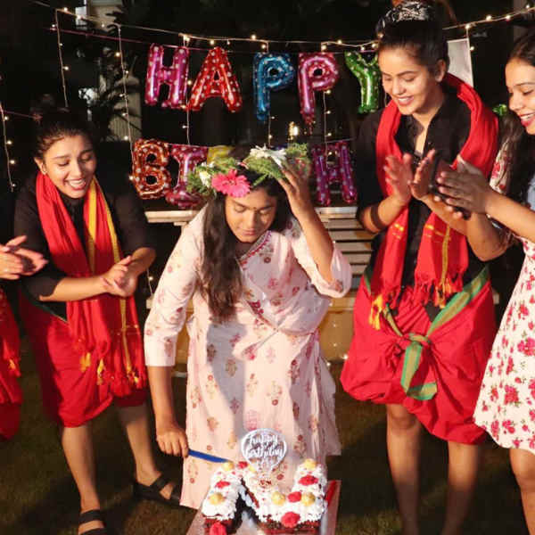  இணை பிரியா தோழிகள்