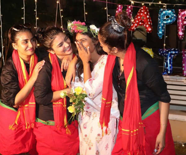  வேட்டி சட்டையுடன்