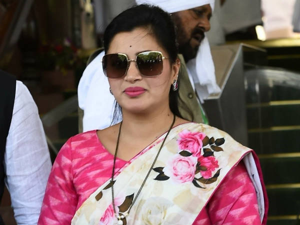 பெண் என்ற முறையில் 