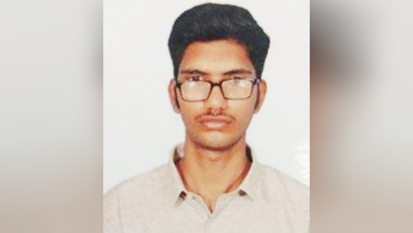 நீட் பயிற்சி பெற்ற விக்னேஷ் 