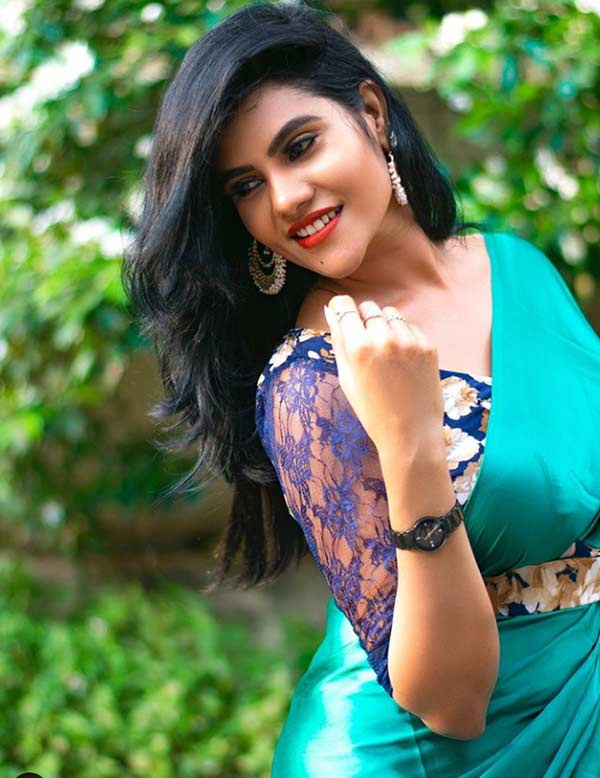  ஹீரோயின் டூ வில்லி